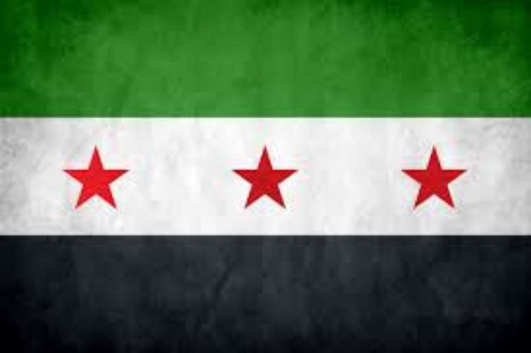 Bandeira da Síria anterior ao regime de Assad e adotada pelos rebeldes