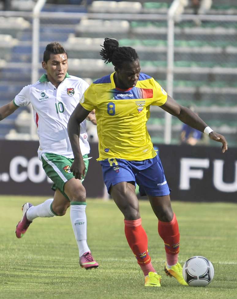 Caicedo (dir.) fez o gol do Equador