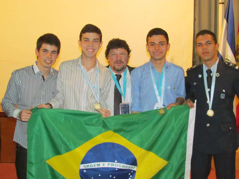 Eduardo Macedo, Alexandre Chaves, Lucas Medeiros Lopes, Lucas Henrique de Almeida conquistaram quatro medalhas de bronze na Olimpíada Ibero-Americana de Biologia (OIAB)
