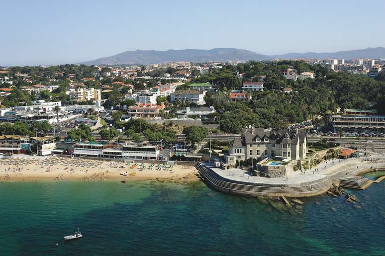 Cascais, na região de Estoril, em Portugal, costuma receber cruzeiros de luxo durante o ano