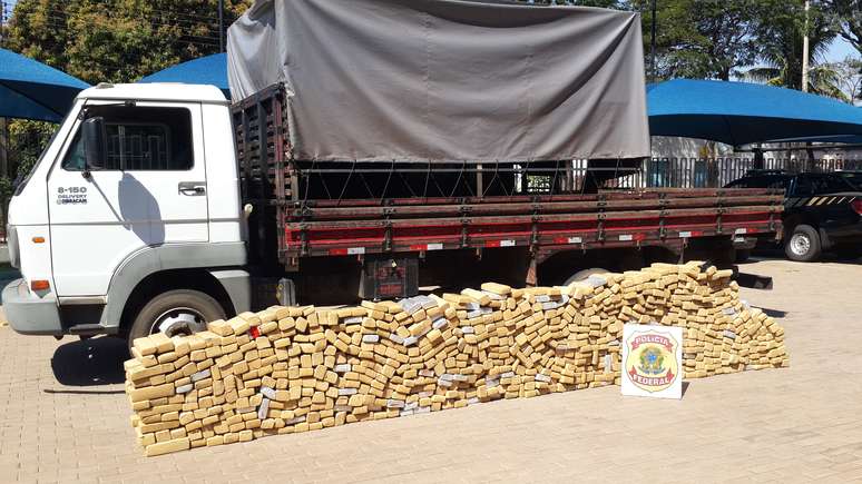 No total, foram apreendidos 662 quilos de maconha que, segundo o motorista, seria levada para o Estado de São Paulo