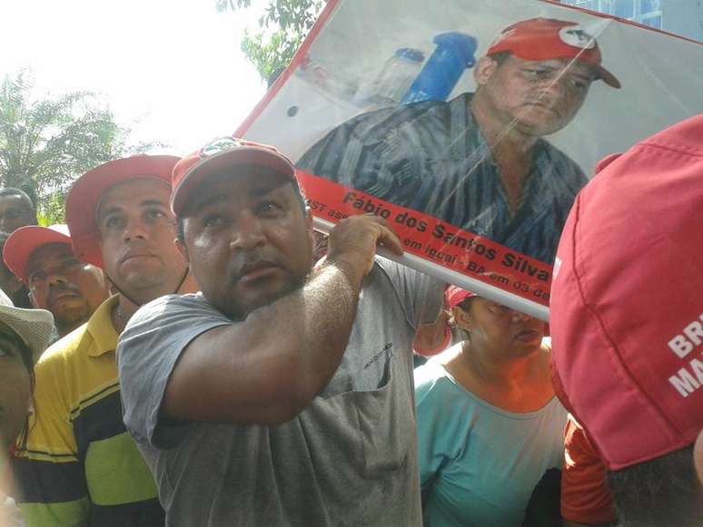 Integrantes do MST ocupam a sede da Secretaria de Segurança Pública em protesto por reforma agrária