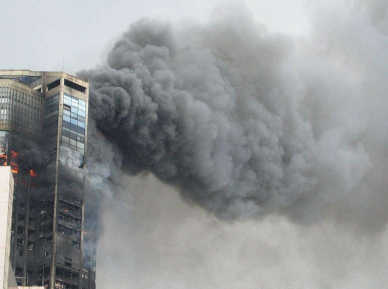 Um dos prédios do complexo sofreu grave incêndio em 2004, mas resistiu a mais de 15 horas de chamas
