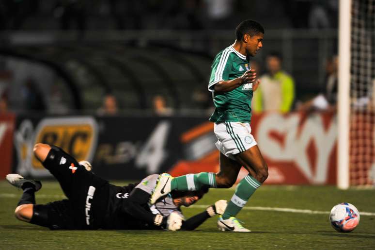 <p>Márcio Araújo sofreu pênalti e teve boa atuação no jogo mais recente do Palmeiras, contra o ASA</p>