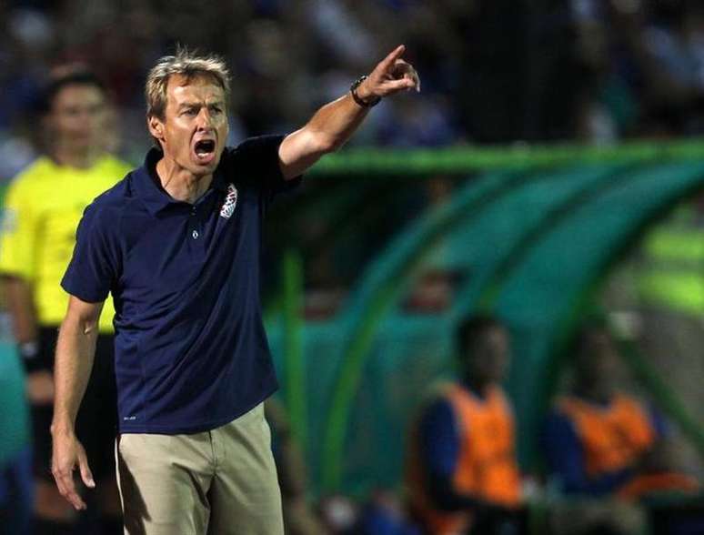 Técnico da seleção norte-americana Jurgen Klinsmann é visto durante emistoso do time contra a Bósnia, em Sarajevo. Os Estados Unidos comemoraram a classificação para a Copa do Mundo de 2014 com uma vitória por 2 x 0 sobre o México na terça-feira, mas o verdadeiro teste da equipe comandada por Klinsmann será somente na competição a ser realizada no Brasil. 14/08/2013