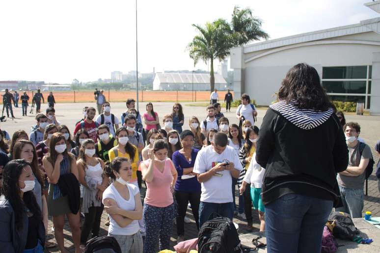 Professores e alunos protestam por melhorias na unidade leste da USP, no bairro de Cangaíba, em São Paulo