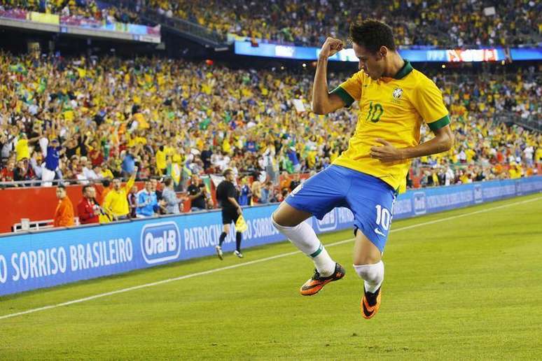 O atacante Neymar comemora gol contra Portugal na terça-feira. O Brasil subiu uma posição no ranking da Fifa nesta quinta-feira.