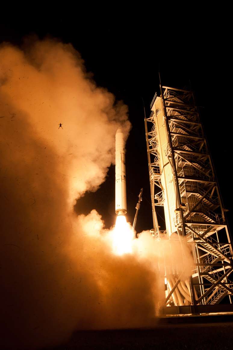 Um sapo fez um "photobomb" (se "intrometeu" na foto) durante o lançamento da sonda Ladee, da Nasa