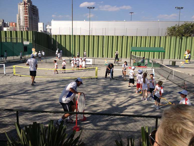 <p>Desanimado com tênis nacional, Guga participou de clínica com crianças em Curitiba</p>