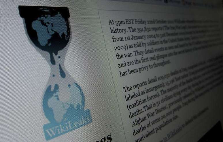 <p>O advogado do Wikileaks, Michael Ratner, escreveu uma carta pedindo esclarecimentos para o presidente do Conselho do Google, Eric Schmidt.</p>