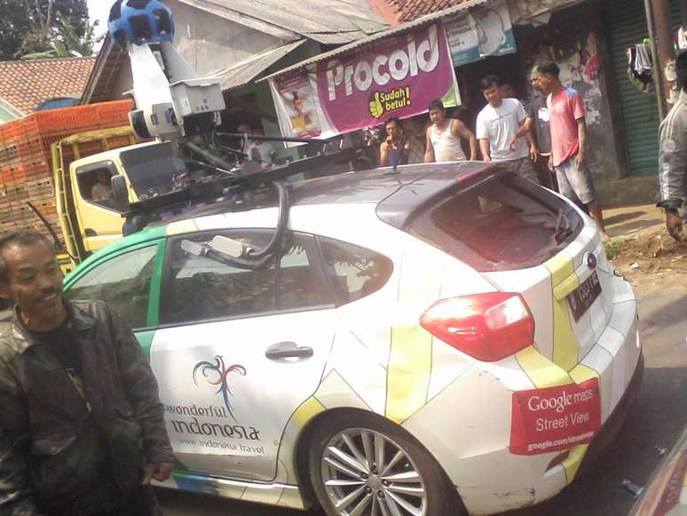 Veículo do Google atingiu dois ônibus e um caminhão no acidente