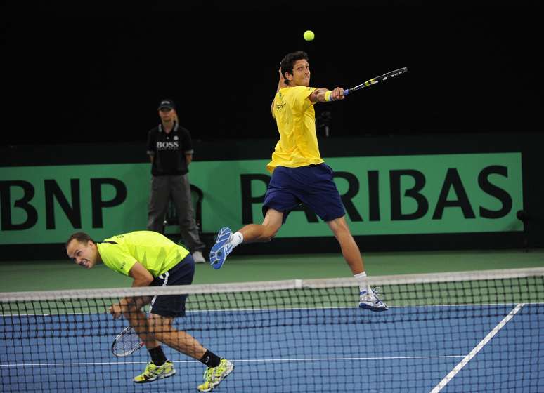 <p>N&uacute;meros 4 e 11 no ranking de duplas da ATP, Bruno Soares e Marcelo Melo fizeram valer o favoritismo diante da dupla alem&atilde;&nbsp;</p>