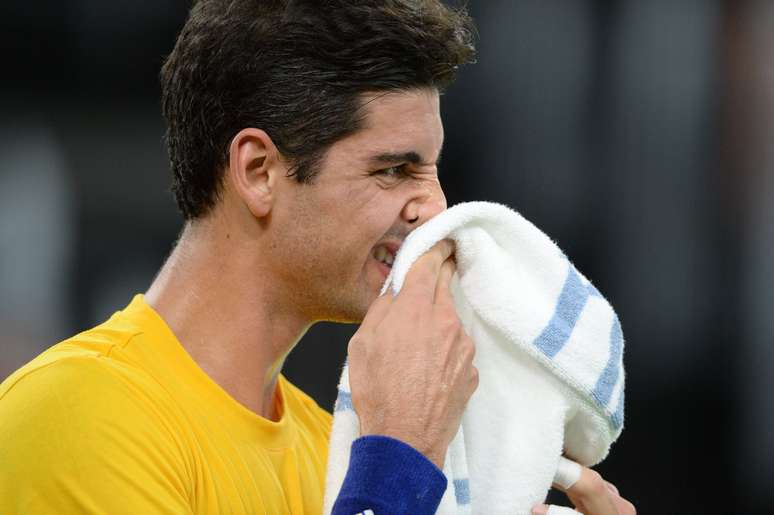 <p>Thomaz Bellucci jogou no sacrifício por conta de uma lesão no ombro direito e não conseguiu evitar a queda do Brasil na repescagem da Davis</p>