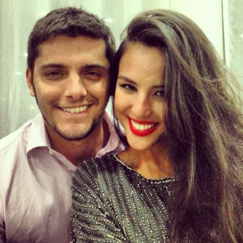 <p>Yanna Lavigne tamb&eacute;m postou uma imagem ao lado do namorado</p>