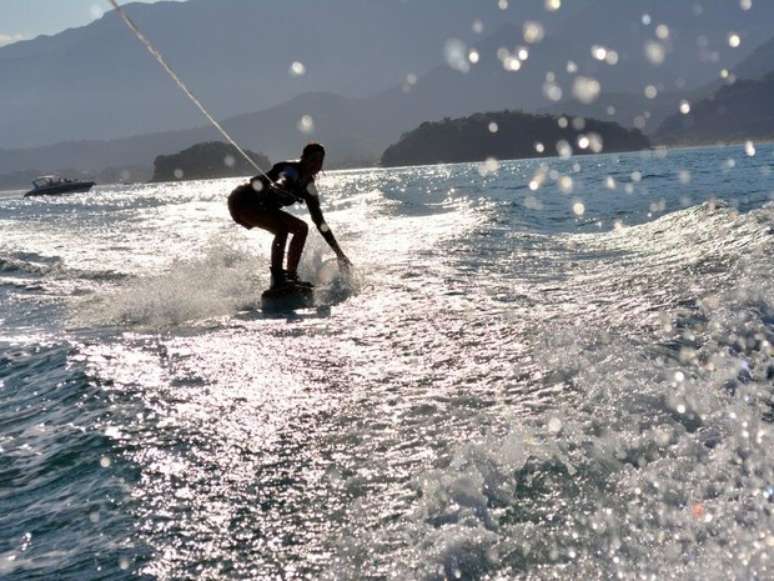 <p>Luciana praticou wakeboard e registrou o momento com fotos</p>