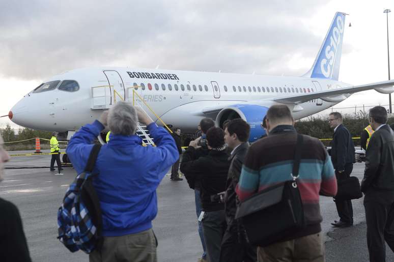 A Bombardier realizou o primeiro voo do novo jato CSeries na manhã desta segunda-feira, o auge de um programa de desenvolvimento de US$ 3,4 bilhões que criou o primeiro avião de sua classe completamente novo em décadas