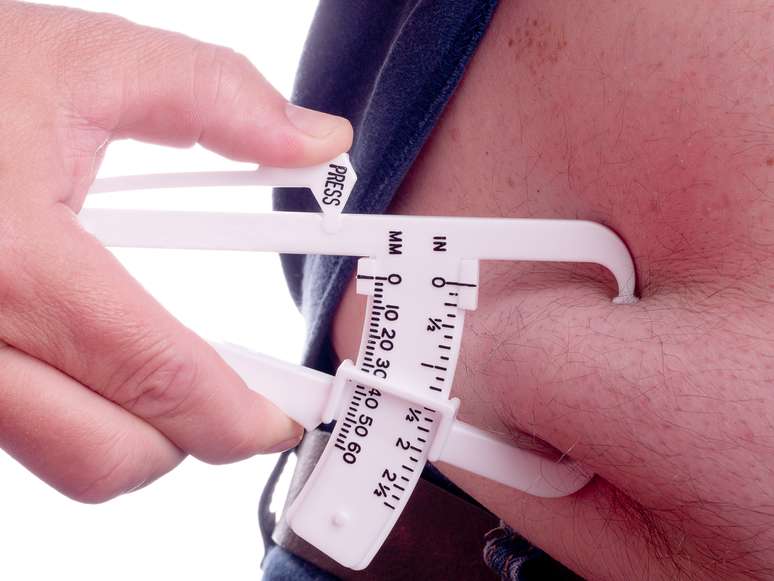 <p>Pesquisadores dizem que todas as pessoas deveriam manter sua medida de cintura em menos da metade de seu peso</p>
