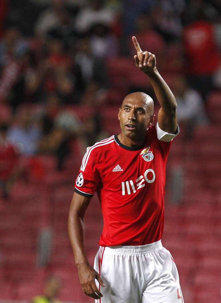 <p>Zagueiro brasileiro Luis&atilde;o fez um dos gols do Benfica em duelo contra Anderlecht</p>