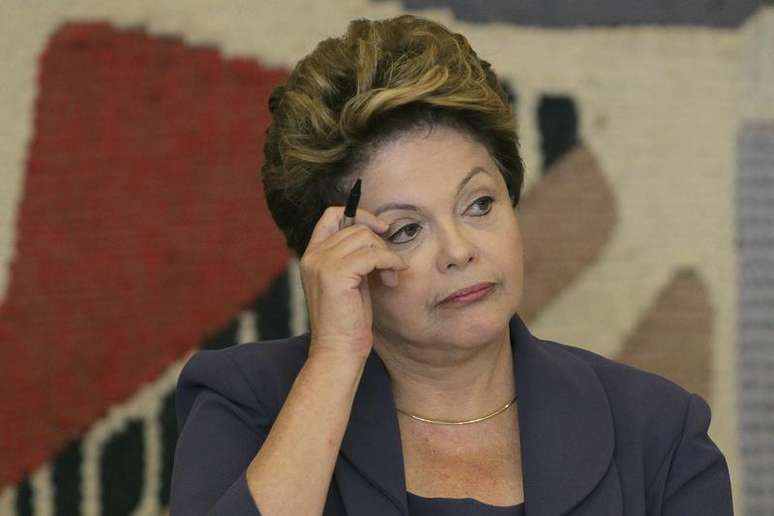 Presidente Dilma Rousseff é vista durante reunião plenária no Palácio do Planalto, em Brasília, em julho. Dilma adiou nesta terça-feira a visita de Estado que faria a Washington em outubro, por considerar que ainda não foi alcançada uma "solução satisfatória" para as denúncias de espionagem pelos Estados Unidos de comunicações pessoais da presidente, de empresas e cidadãos brasileiro. 17/07/2013