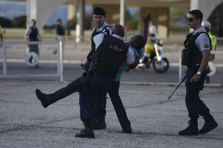 <p>Um homem foi preso durante o protesto</p>