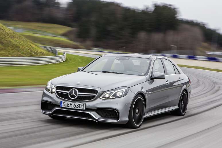 A Mercedes-Benz anunciou nesta quarta-feira que completará a linha Classe E no Brasil com a chegada do sedã E 63 AMG 4MATIC