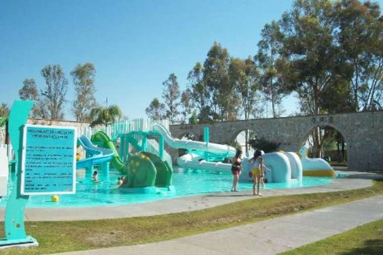 Localizado a 25 minutos do centro de Aguascalientes, parque reúne, piscinas, toboáguas e grandes áreas verdes