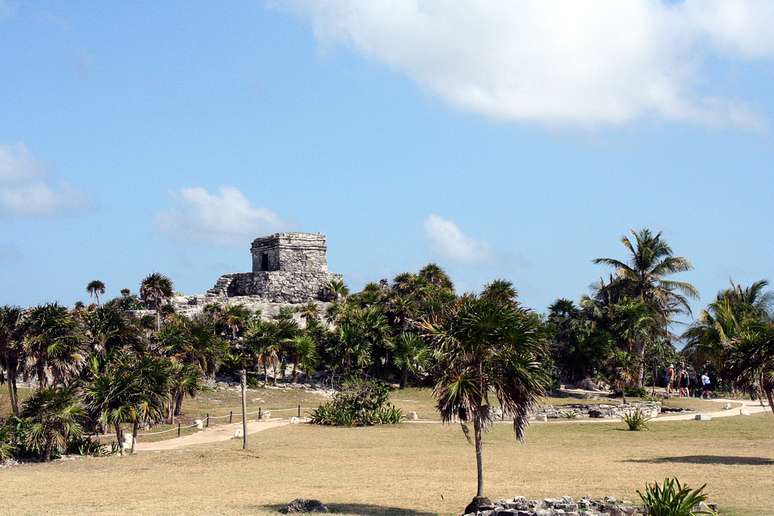 Com inscrições que datam do século 6, Tulum impressiona os visitantes por sua localização, às margens do Mar do Caribe, e pelo bom estado de conservação de suas construções