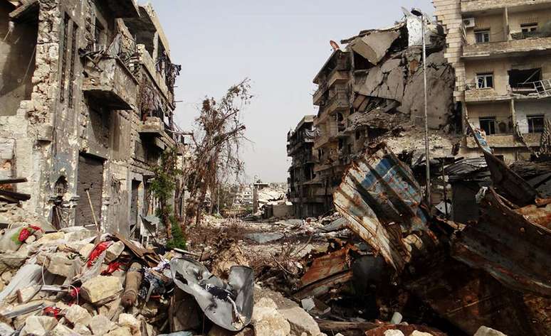 Ruínas de Aleppo, a maior cidade da Síria, em foto de grupo da oposição, feita no dia 19 de setembro