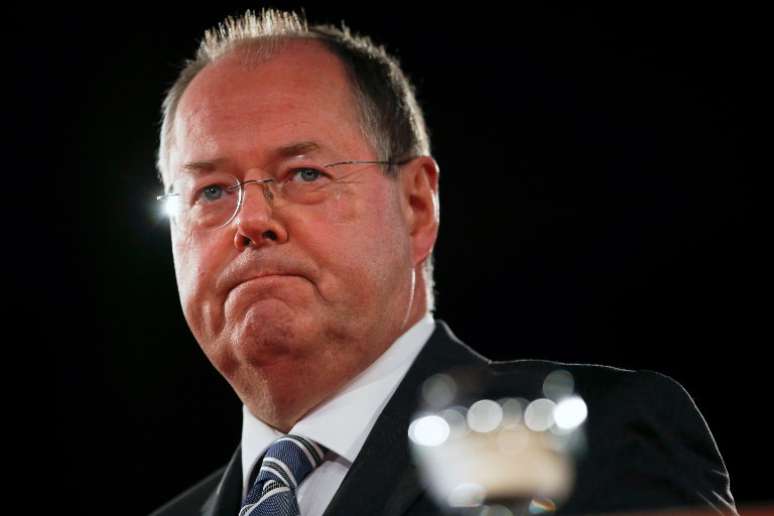 Peer Steinbr&uuml;ck, o desafiante