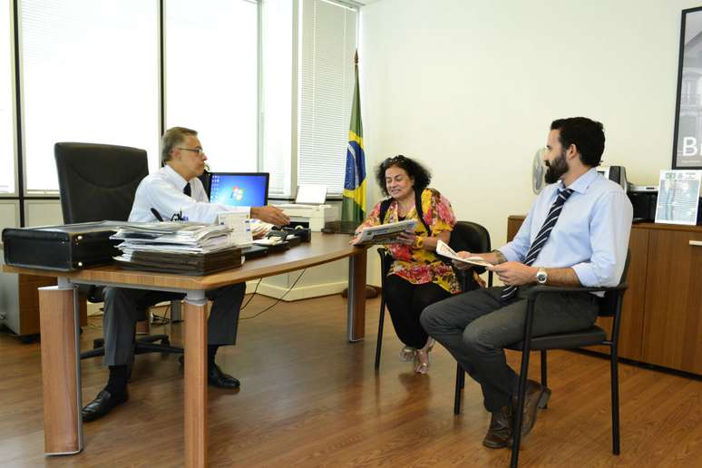 <p>A equipe do Consulado geral do Brasil em Beirute</p>