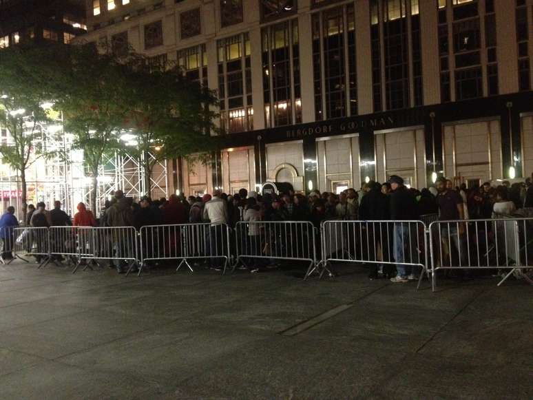 Em Nova York, fila na madrugada tinha cerca de 400 pessoas