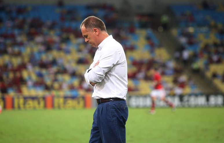 <p>Mano Menezes se demite e leva diretoria do Flamengo ao mercado de técnicos</p>