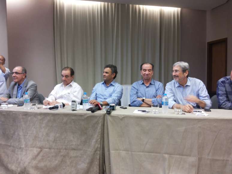 Apesar de as eleições ocorrerem apenas no segundo semestre de 2014,  Aécio afirmou nesta sexta-feira, em Salvador, que a corrida presidencial já começou, adiantada pelo PT