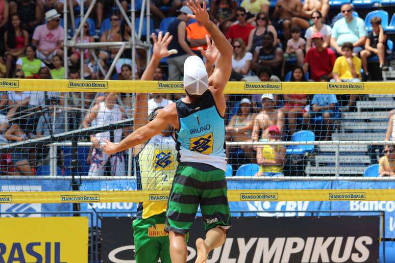 <p>Bruno det&eacute;m o t&iacute;tulo atual do circuito em dupla com Pedro Solberg</p>