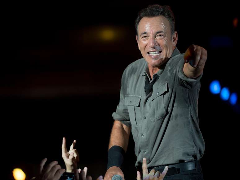 <p>Dono de um carisma &uacute;nico, o norte-americano Bruce Springsteen empolgou o p&uacute;blico com, entre outros sucessos, a execu&ccedil;&atilde;o na &iacute;ntegra do disco cl&aacute;ssico &#39;Born in the USA&#39;</p>