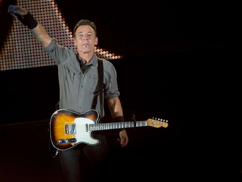 <p>Dono de um carisma &uacute;nico, o norte-americano Bruce Springsteen empolgou o p&uacute;blico com, entre outros sucessos, a execu&ccedil;&atilde;o na &iacute;ntegra do disco cl&aacute;ssico &#39;Born in the USA&#39;</p>