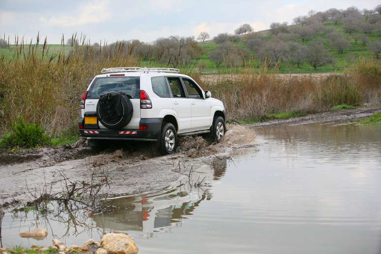 Motorista precisa de cuidados para dirigir veículos com tração 4x4