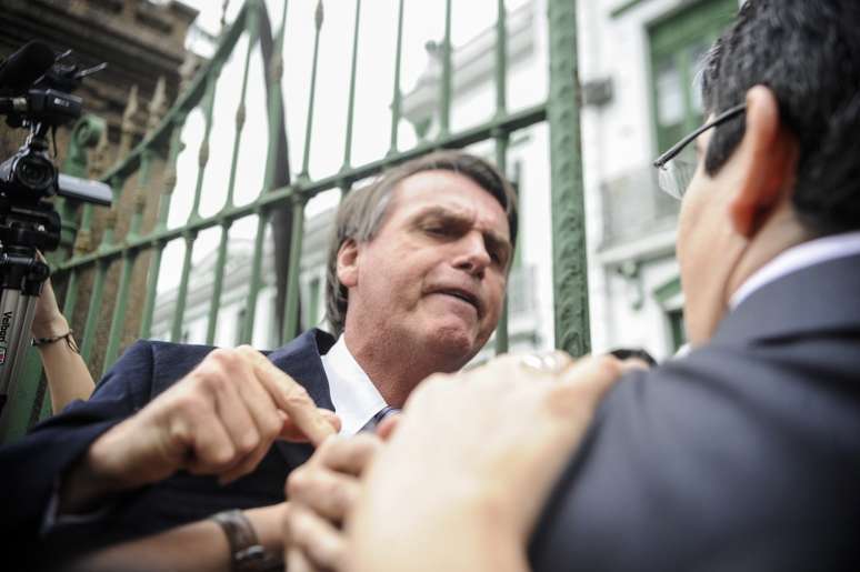 <p>O senador Randolfe Rodrigues (Psol-AP) diz que foi agredido pelo deputado federal Jair Bolsonaro (PP-RJ) na manhã de segunda-feira durante visita ao Doi-Codi</p>