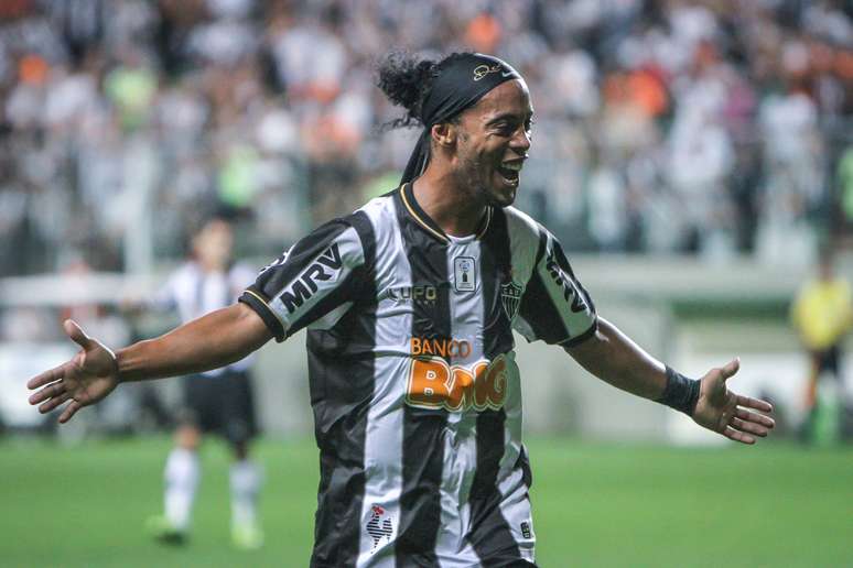 <p>Ronaldinho já sofreu lesão parecida no Barcelona</p>