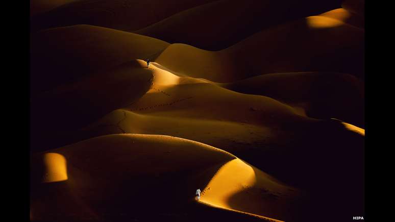 <p>A grande vencedora foi esta imagem de dunas de areia feita por Osama Al Zubaidi, dos Emirados &Aacute;rabes</p>