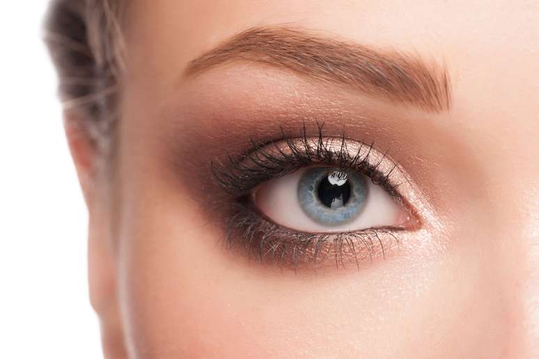 Olhos azuis são fáceis de destacar com maquiagem 