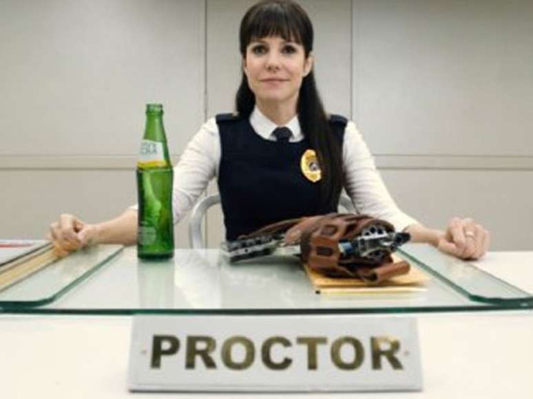 <p>Estrelado por grandes nomes do cinema como Jeff Bridges, Ryan Reynolds, Kevin Bacon e Mary-Louise Parker (foto), &#39;R.I.P.D. - Agentes do Al&eacute;m&#39; estreia nos cinemas brasileiros nesta sexta-feira (27); a dire&ccedil;&atilde;o &eacute; de Robert Schwentke, de &#39;Red: Aposentados e Perigosos&#39;</p>