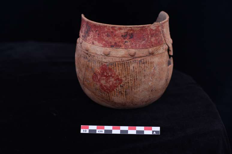 Vasos de cer&acirc;mica est&atilde;o entre as pe&ccedil;as descobertas pelos pesquisadores