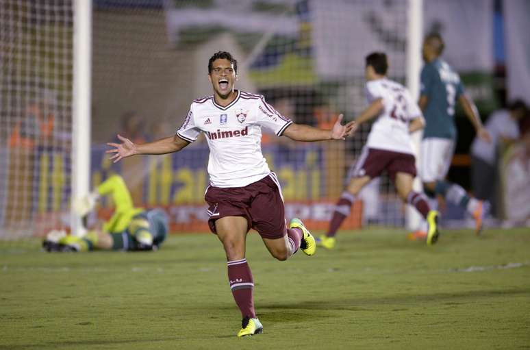 <p>O Fluminense fez um p&eacute;ssimo primeiro tempo contra o Goi&aacute;s, neste s&aacute;bado, mas conseguiu reagir e vencer de virada, por 2 a 1, no Est&aacute;dio Serra Dourada, pelo Campeonato Brasileiro</p>