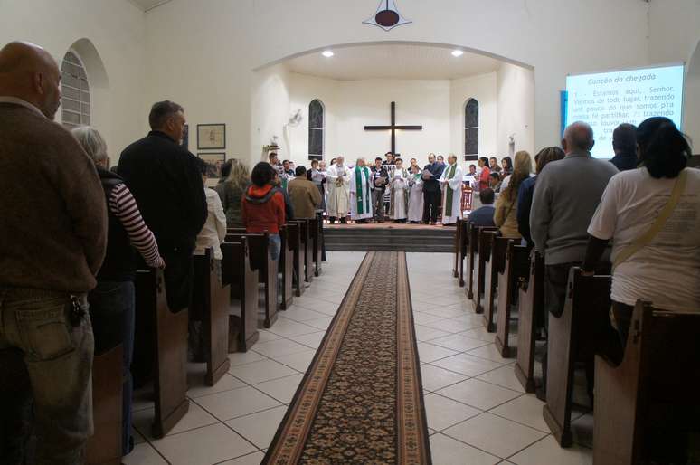 À noite, familiares das vítimas participaram de culto ecumênico