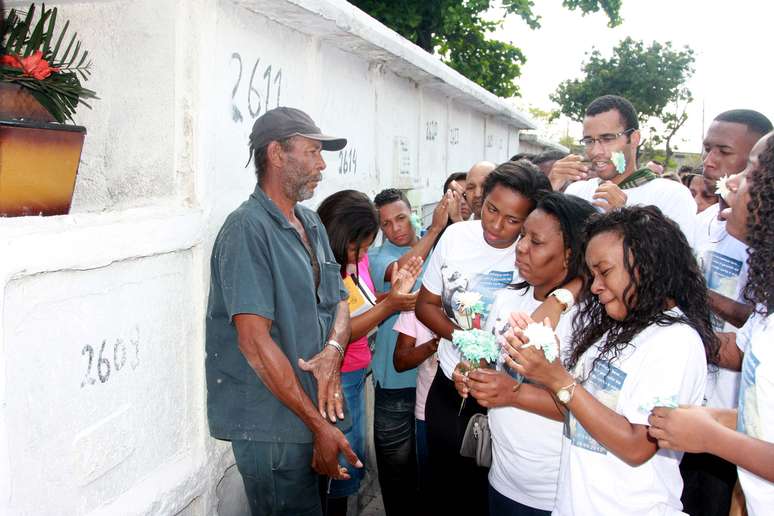 <p>Lutador Leandro Feij&atilde;o foi enterrado neste s&aacute;bado, ap&oacute;s a tr&aacute;gica morte</p>