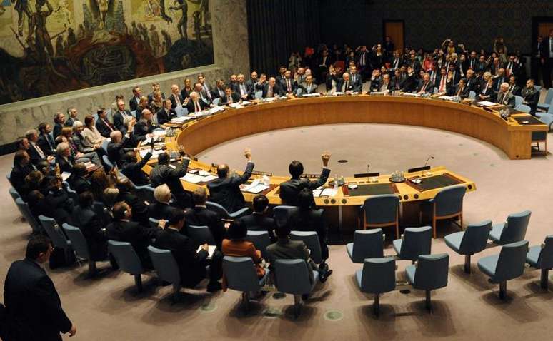 <p>Membros do Conselho de Segurança da ONU aprovam por unanimidade resolução que exige a erradicação do arsenal de armas químicas da Síria (foto de 27 de setembro de 2013)</p>