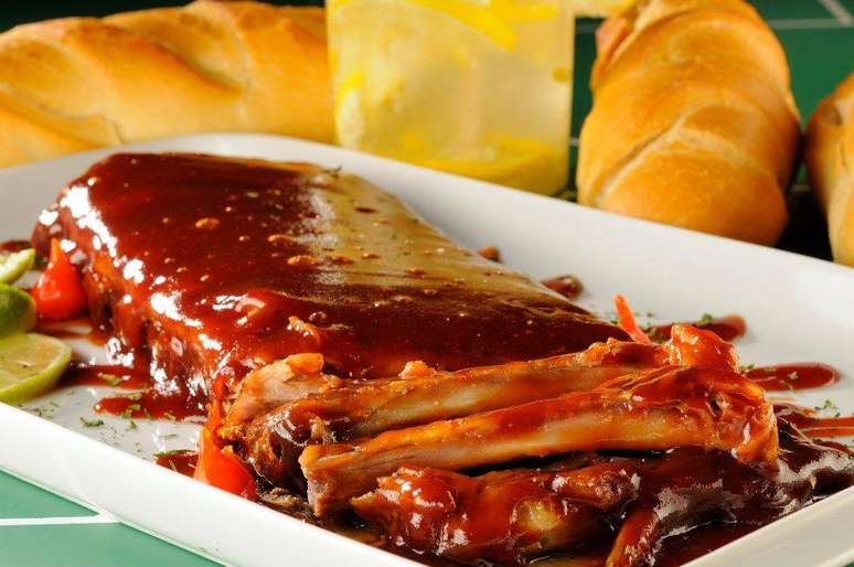 <p><strong>O Torcedor: </strong>costela su&iacute;na ao molho + 1 chope Brahma (300 ml)</p>