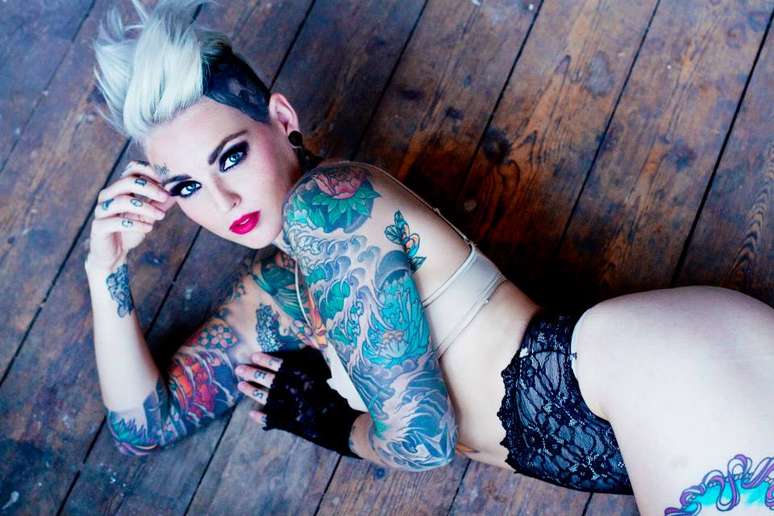 <p>Jade Allison, de 30 anos,&nbsp;n&atilde;o se deixa abater com olhares de reprova&ccedil;&atilde;o por conta de seu visual alternativo</p>