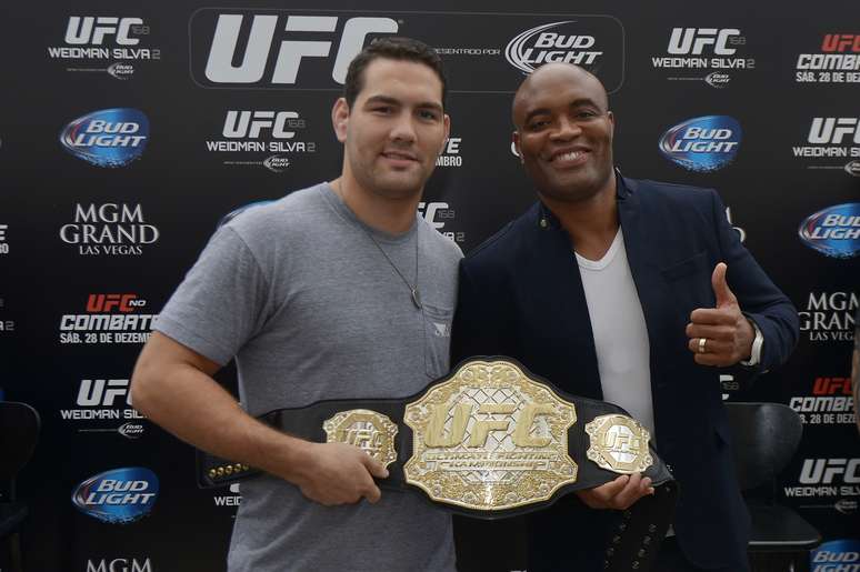 Anderson Silva e Chris Weidman evitaram provoca&ccedil;&otilde;es e trocaram elogios no Rio de Janeiro